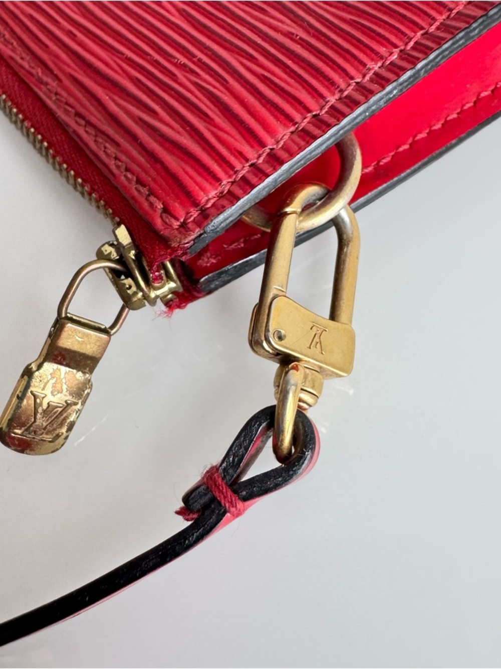 Louis Vuitton with box and dust bag Epi Leather Pochette - Picture 7 of 10